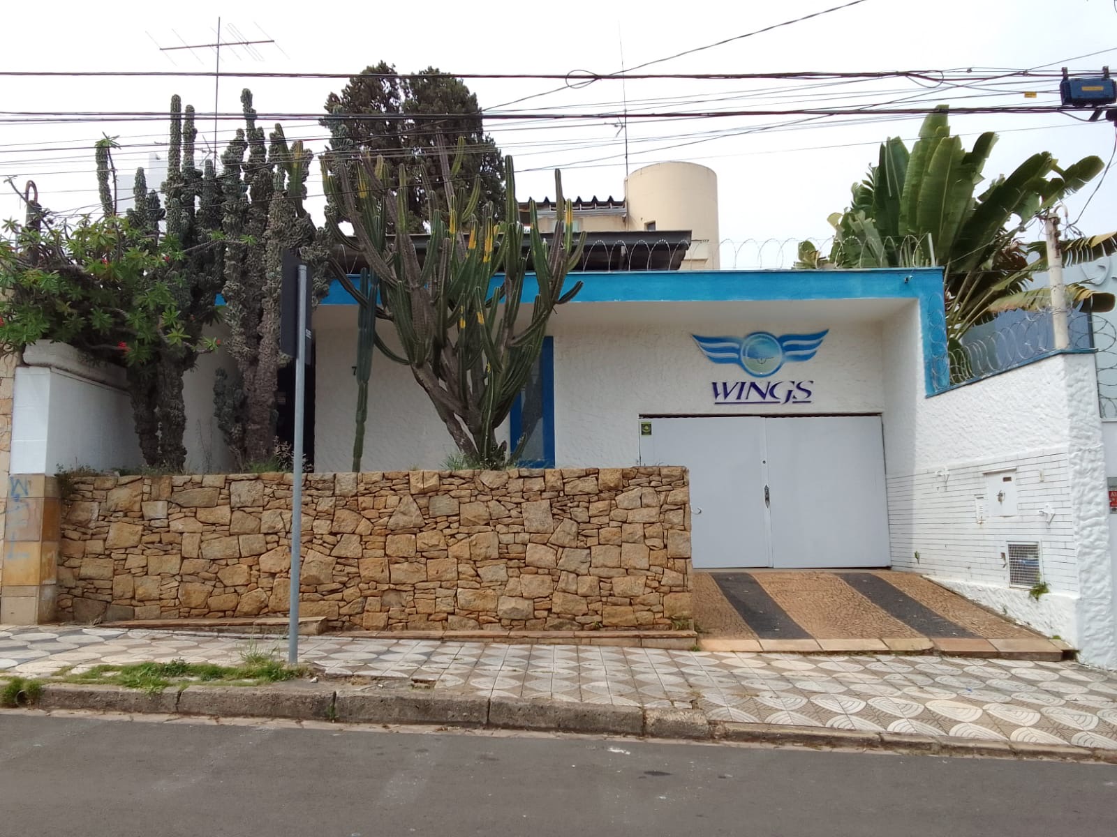 Fachada da Wings Aviation School em Sorocaba